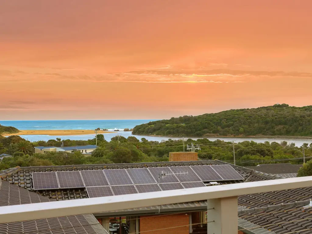 Warrnambool 5Zimmer GENUINELY RARE OPPORTUNITY WITH STUNNING RIVER AND OCEAN VIEWS