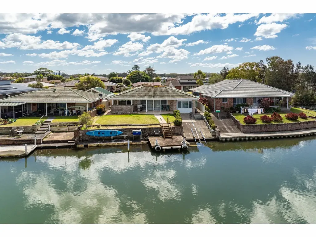 Forster 3 Bedroom Waterfront Lifestyle - Stunning Canal Views in Forster Keys