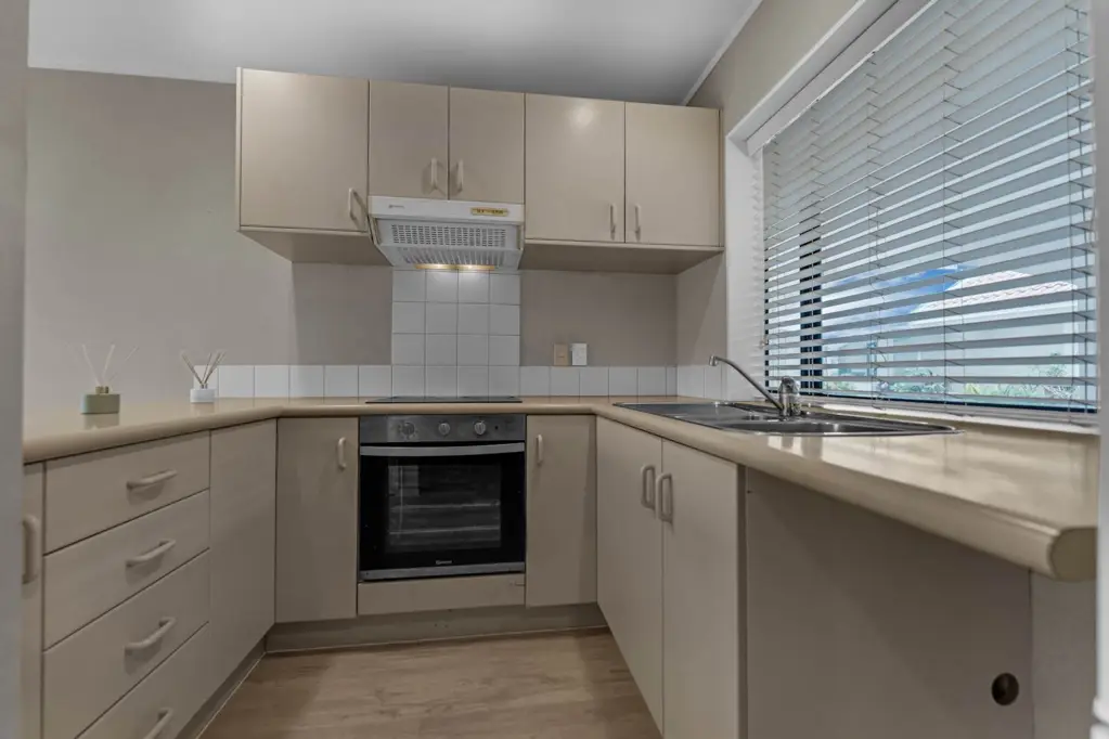 Papatoetoe 2Phòng ngủ Home in the heart of Old Papatoetoe. Must Sell!