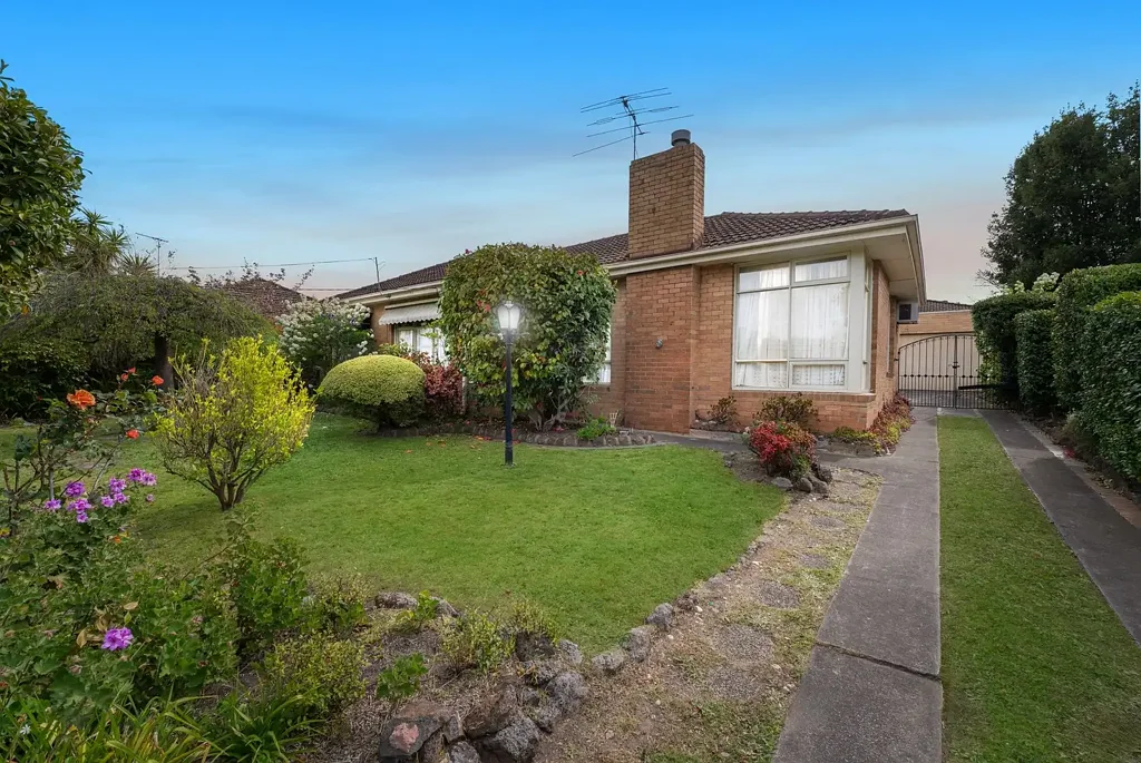 Mount Waverley 4Kwarto Premium 725sqm* Allotment in MWSC Zone*