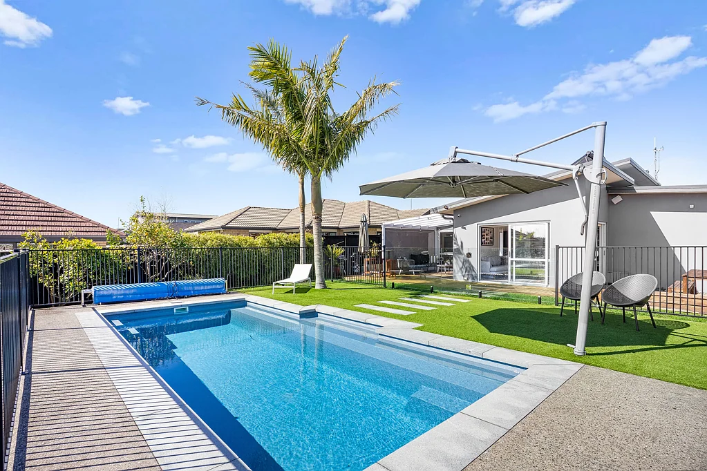 Wattle Downs 3房  Dive into this Sensational Waterfront Oasis!