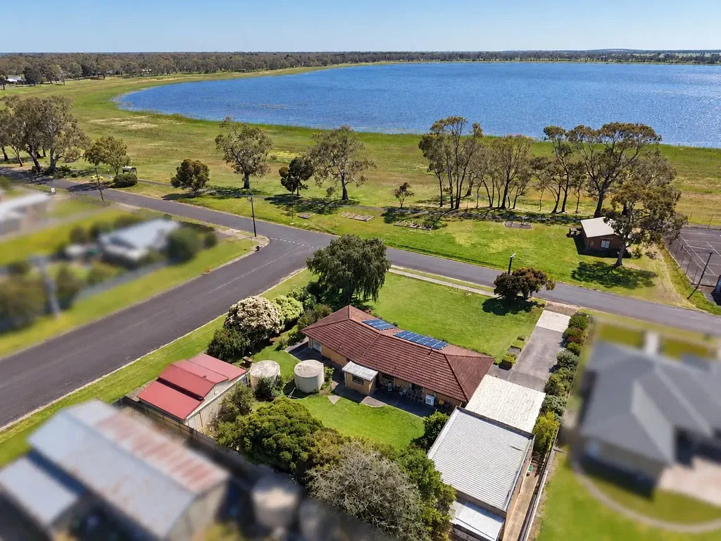 Edenhope 3ਬੈੱਡਰੂਮ Lake Street Living with Space, Shedding & Stunning Views
