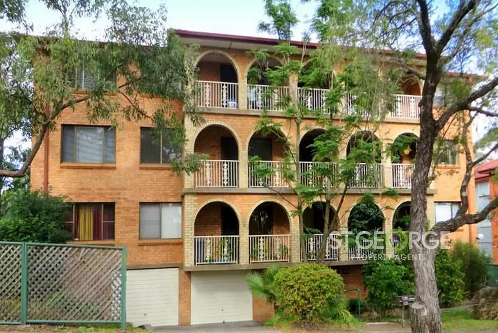 Extra Large Interiors in a Sought-After Locale (110sqm)