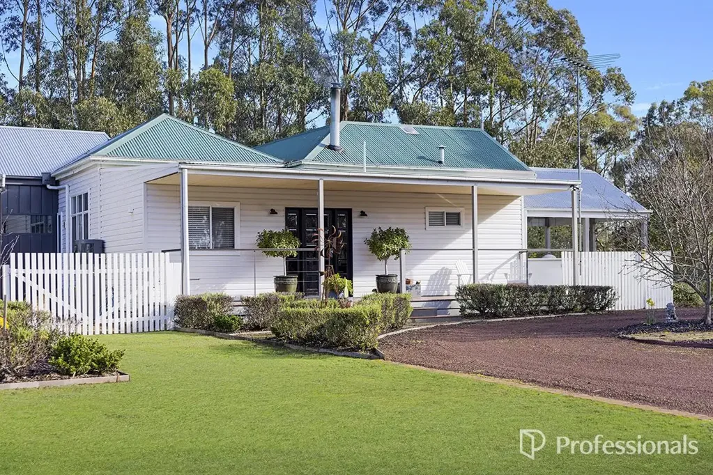 Hamilton 4 Bedroom SECLUDED COUNTRY LIVING MINUTES FROM THE CBD
