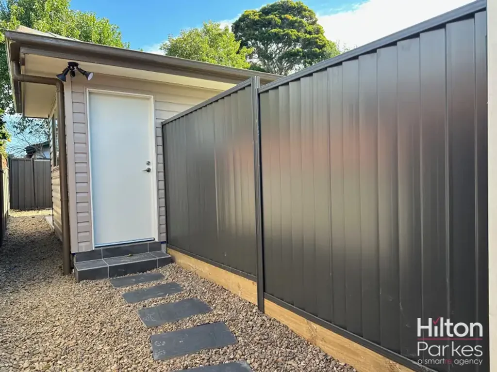 LIKE NEW  2 BEDROOM GRANNY FLAT