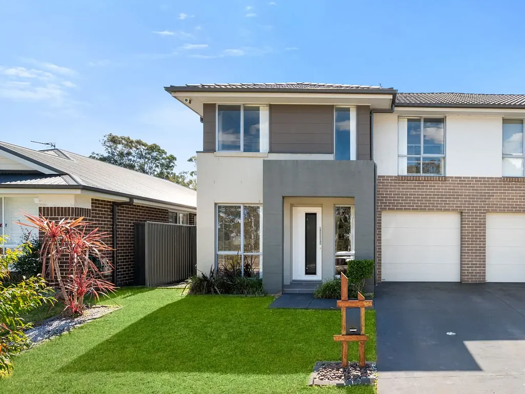 Spring Farm 3Habitaciones Reserve Front Living - Modern Three-Bedroom Home in Sought-After Pocket