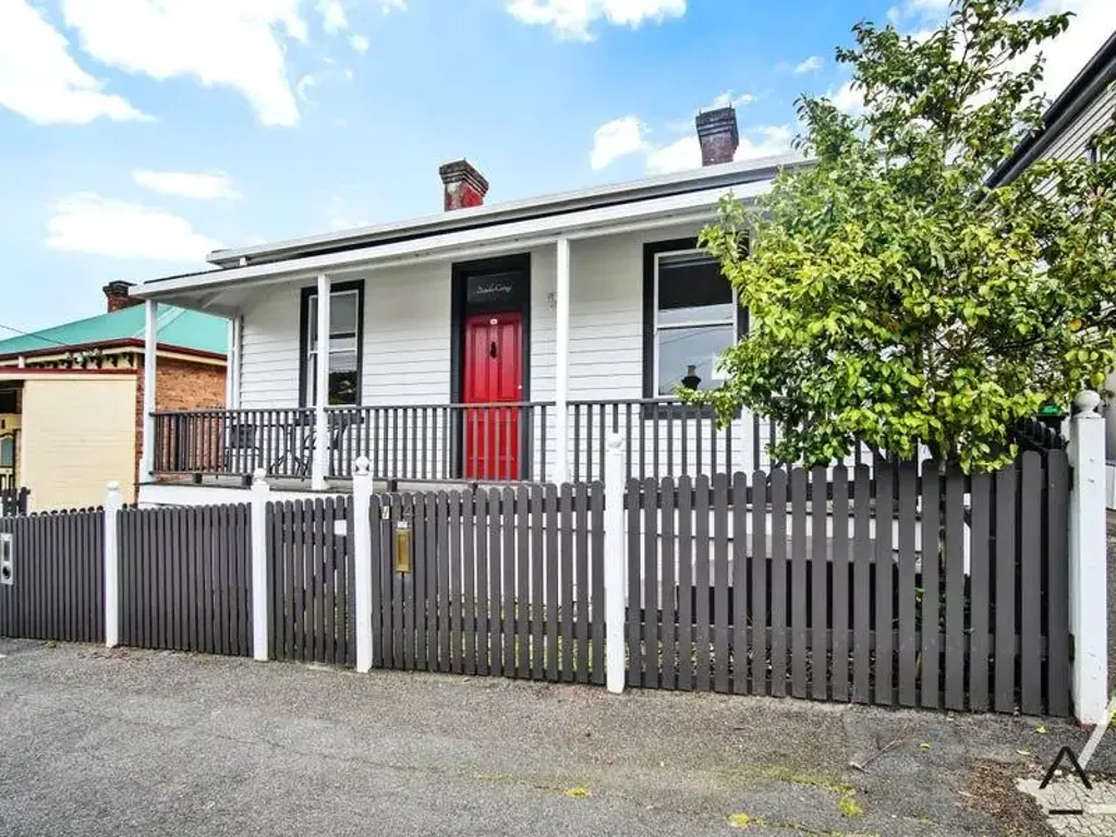 Beautiful Furnished CBD Cottage