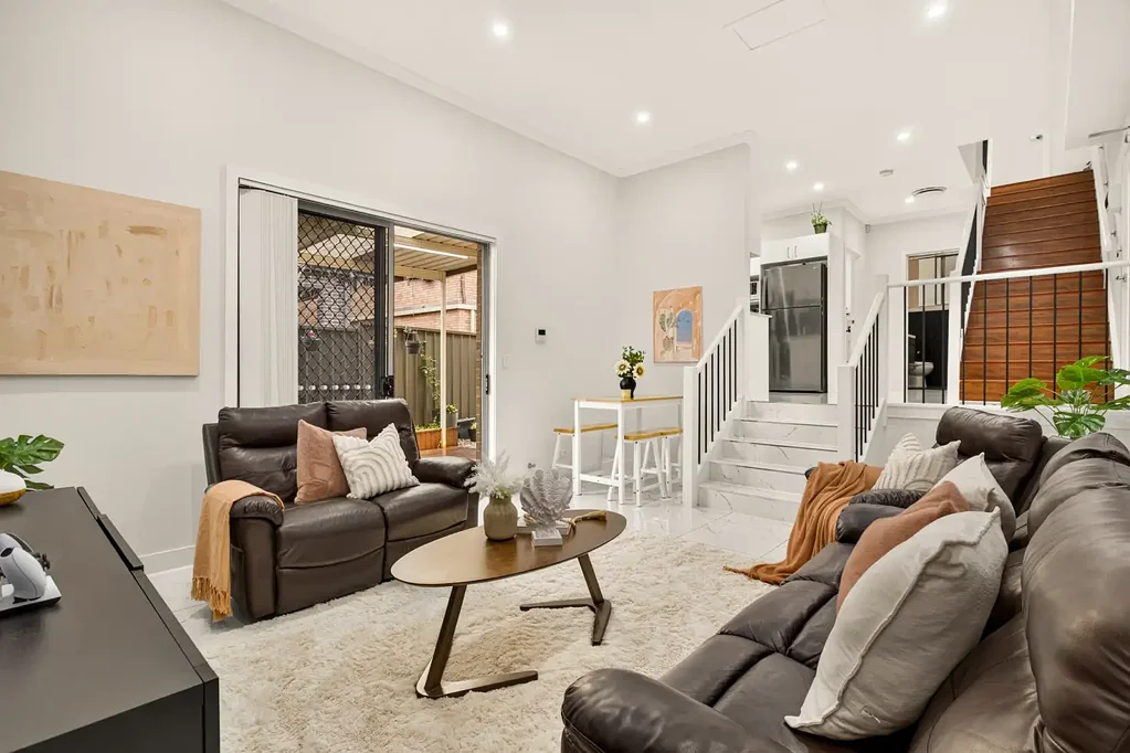 Girraween 3Moenga Unique Corner Position With Direct Street Access And Exceptional Dual-Level Versatility