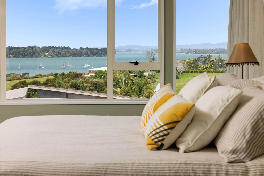 Omokoroa 4房  Elegantly Decorated Home With Iconic Views