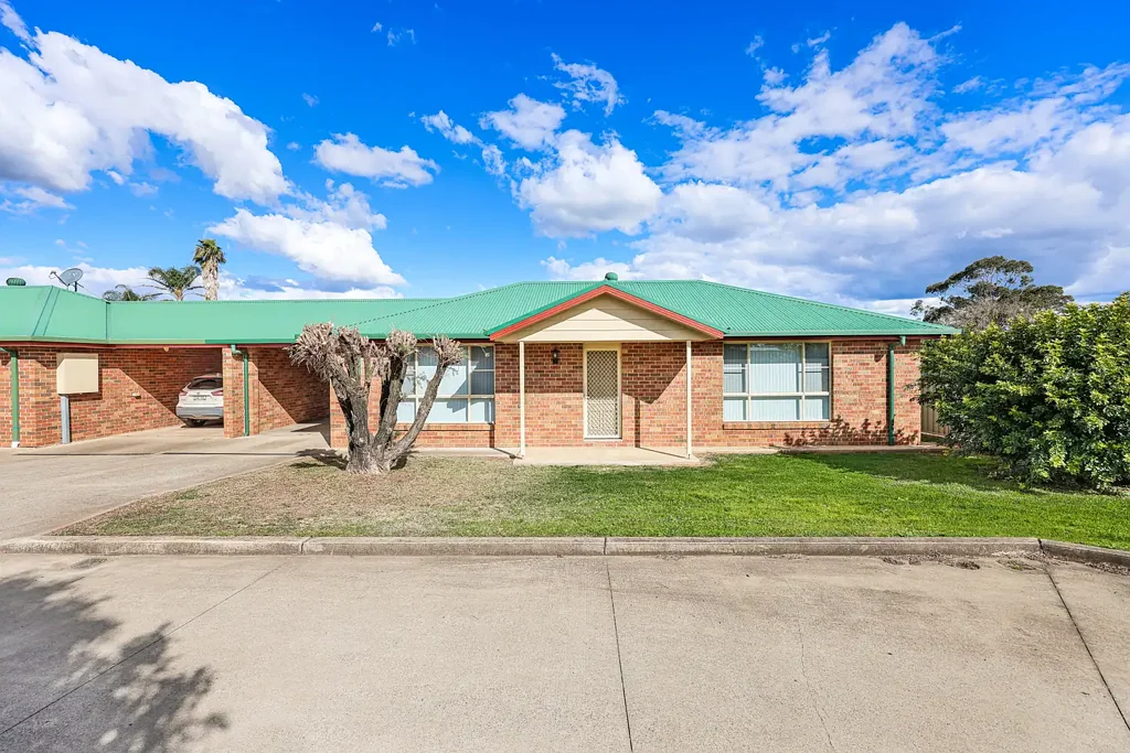 Refreshed Two Bedroom Unit In Quiet Area
