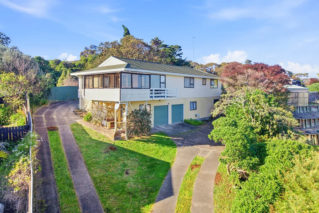 Springvale 3房  Space, views, and plenty of potential