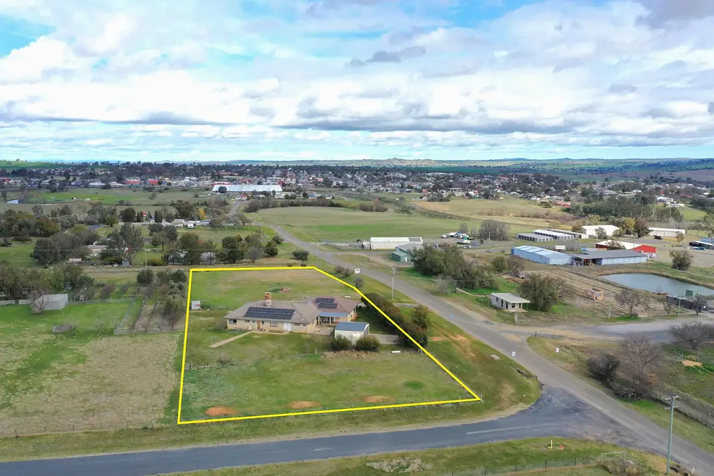 Harden 5 Bedroom 4-Bedroom Home with Granny Flat & Spacious Grounds