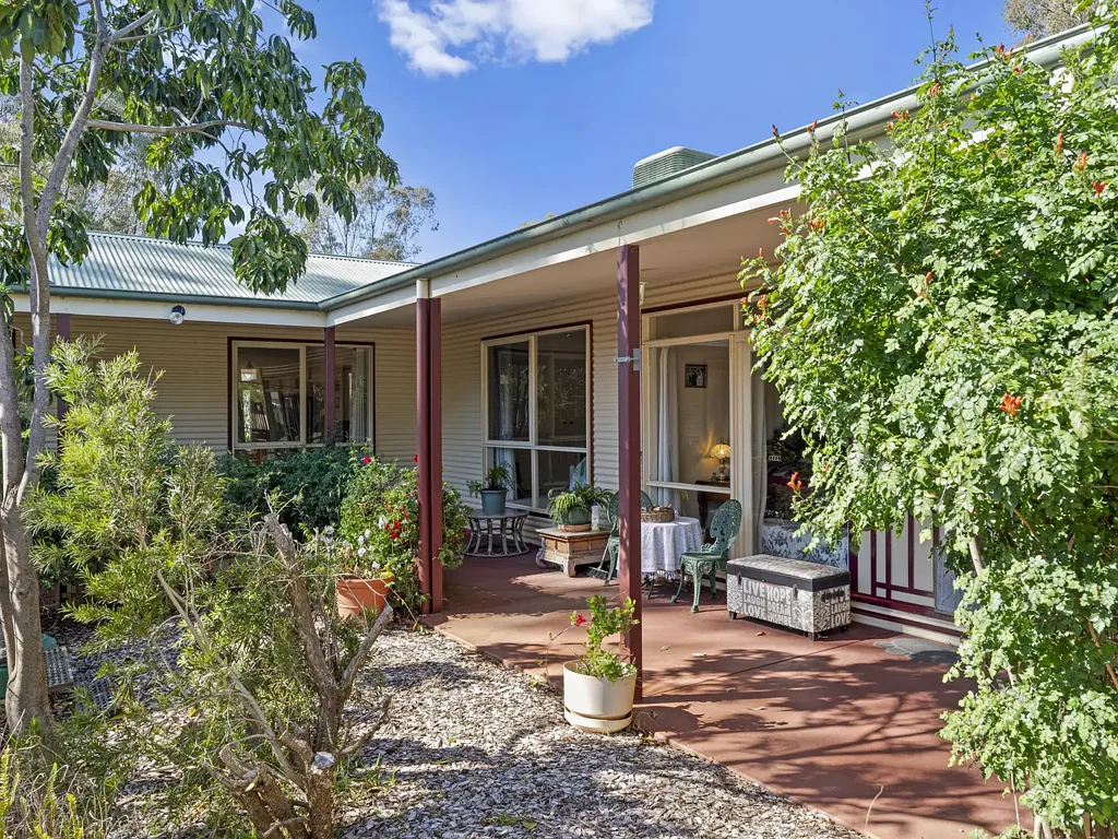 Violet Town 3部屋 Peaceful Country Living on Expansive Acreage