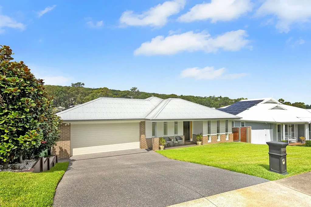 Corlette 4房  IMMACULATELY PRESENTED HOME IN A COASTAL ESTATE