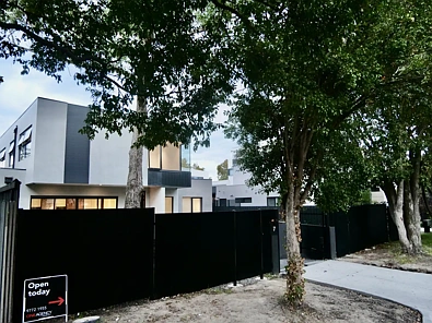 Glen Iris 4chambre Private lift, cinema, basement & dual master luxury in leafy Glen Iris - brand new