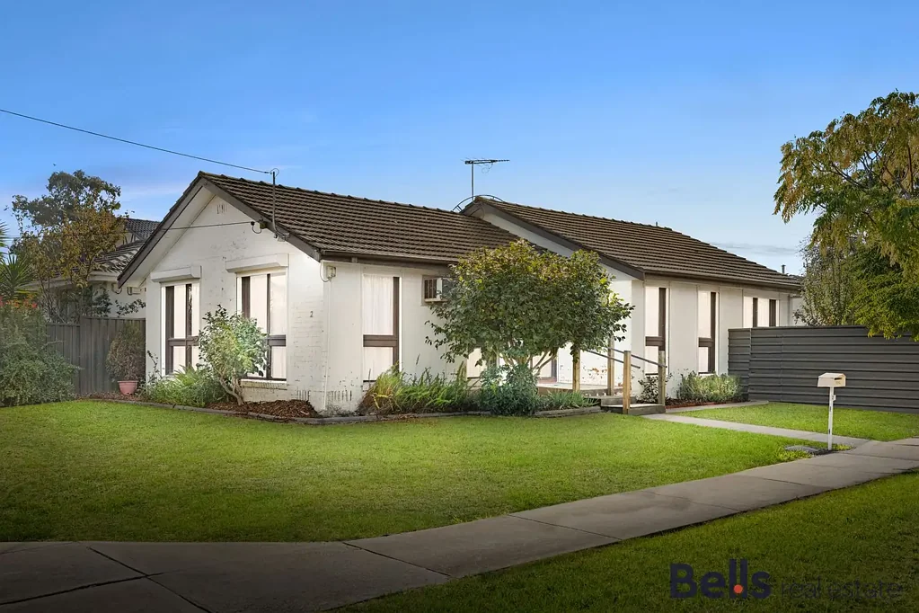 Sunshine North 3chambre Charming Family Home on a Corner Allotment in Prime location
