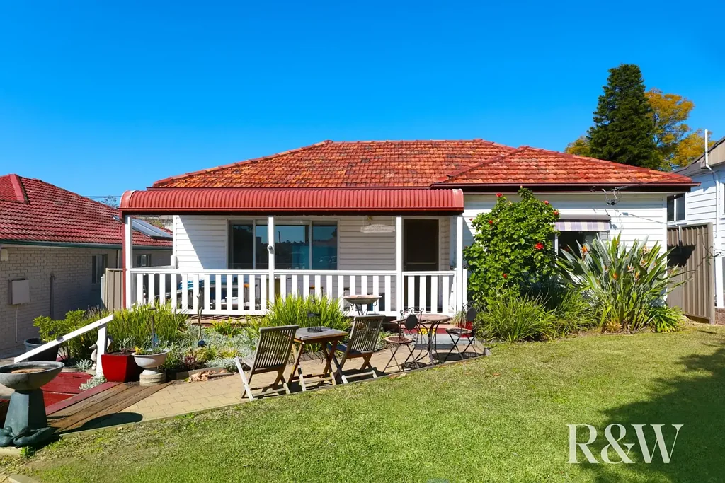 Rooty Hill 3房 宽敞便利的家庭住宅 Prime Location & Boasting A large 695.6m2 Block!