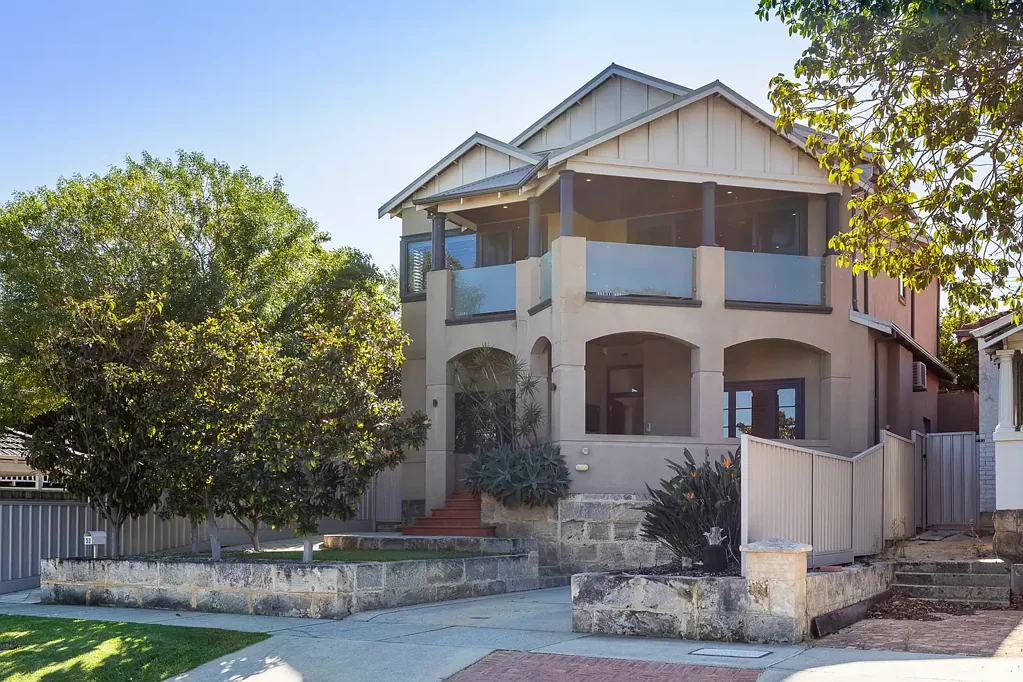 Mount Hawthorn 4房  Elevated Elegance with Unrivalled Views