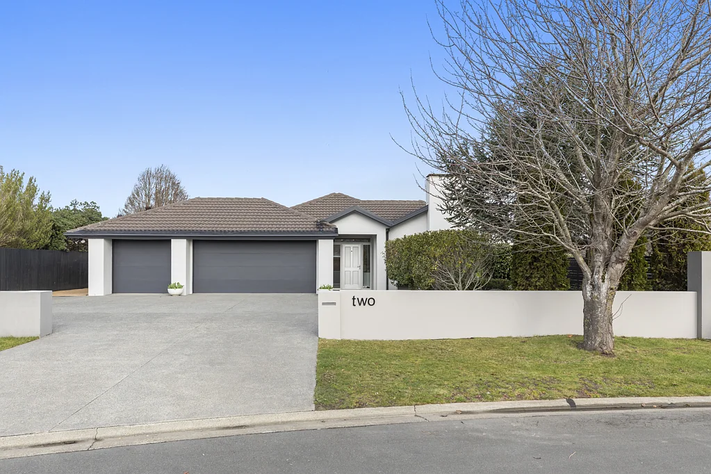 Prebbleton 3Moenga Triple the Garage, Triple the Convenience!