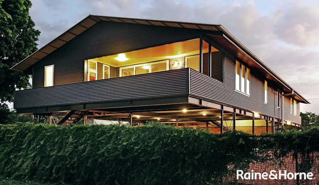 Moree 3침실 Iconic "Yandiah" - A Contemporary Queenslander style home