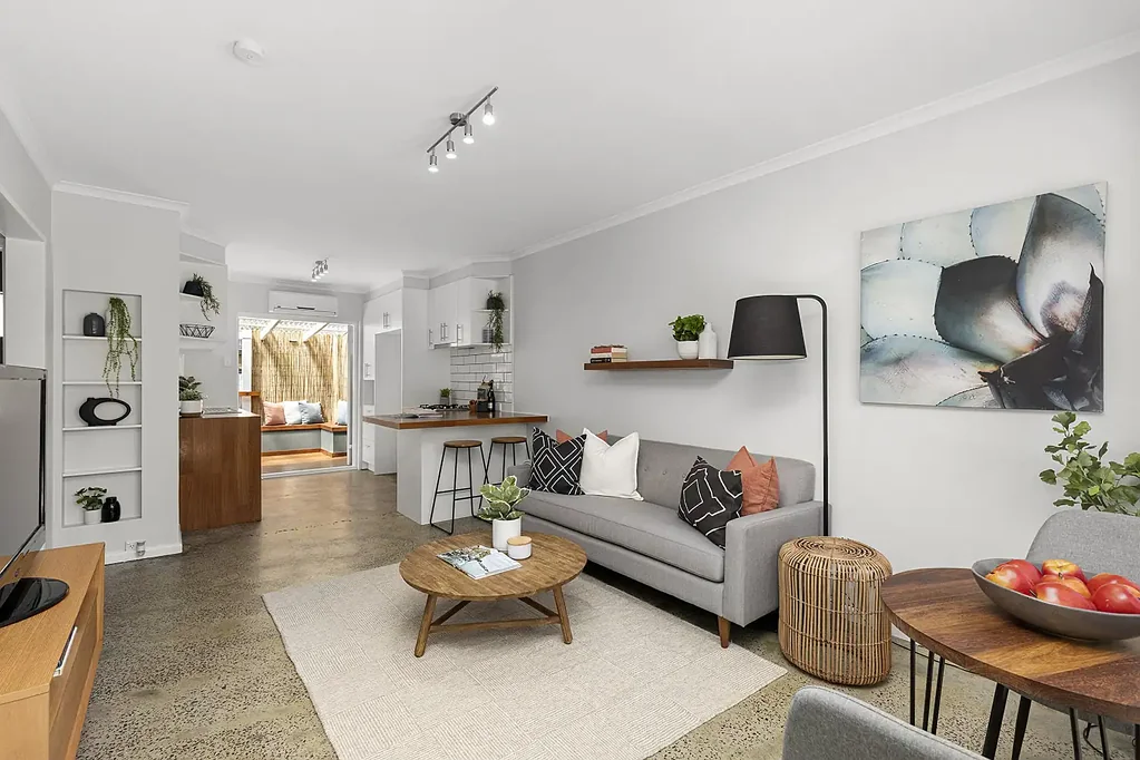 Contemporary Style & Effortless Living in a Prime Bayside Location