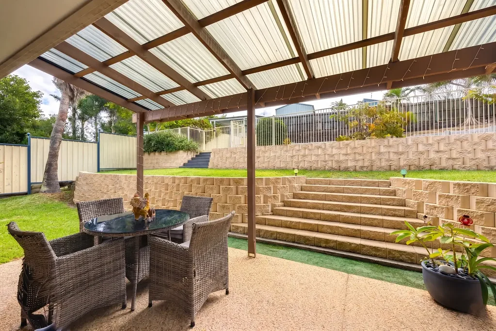Bli Bli 3બેડરૂમ ELEVATED 3 BEDROOM FAMILY HOME IN A QUIET CUL-DE-SAC FEATURING A SWIMMING POOL & SEAMLESS INDOOR-OUTDOOR ENTERTAINING!