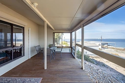 10 Calvary Drive, Weeroona Island