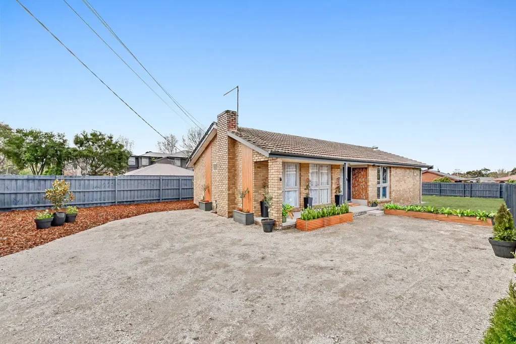 Cranbourne 3 Slaapkamer A SOUGHT AFTER OPPORTUNITY IN THE HEART OF CENTRAL CRANBOURNE!!