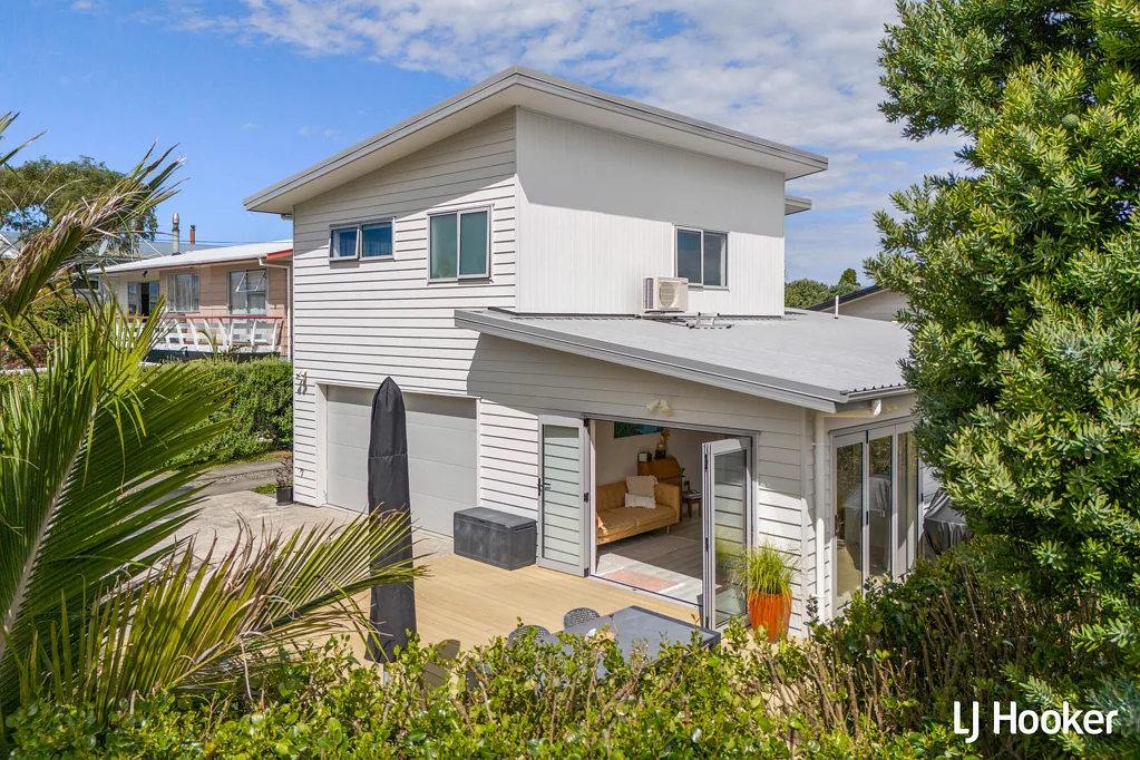 Spacious Family Living in the Heart of Waihi Beach