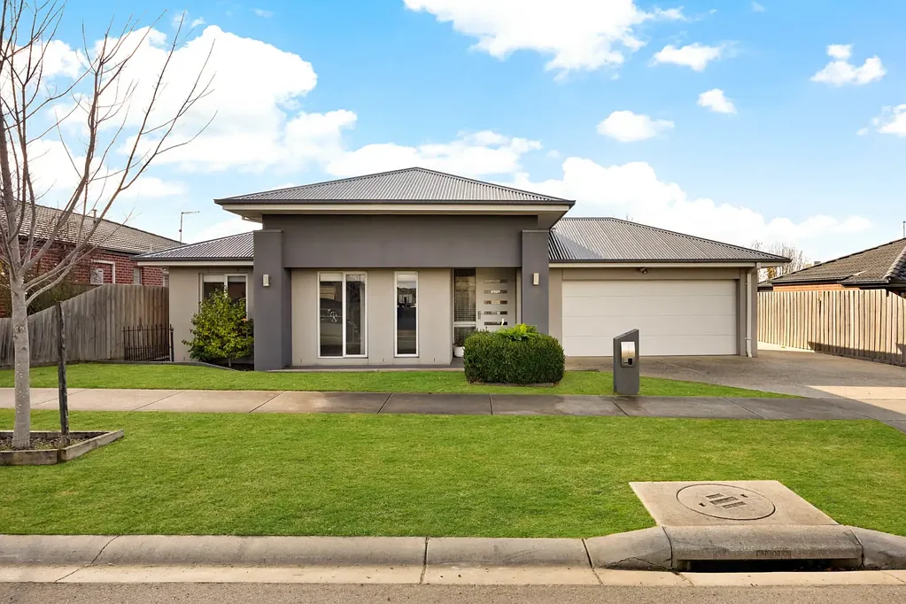 Gisborne 4 Slaapkamer Extraordinary Family Scale with Sparkling Pool