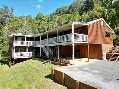 Eudlo 6房  Offers over $1,999,000