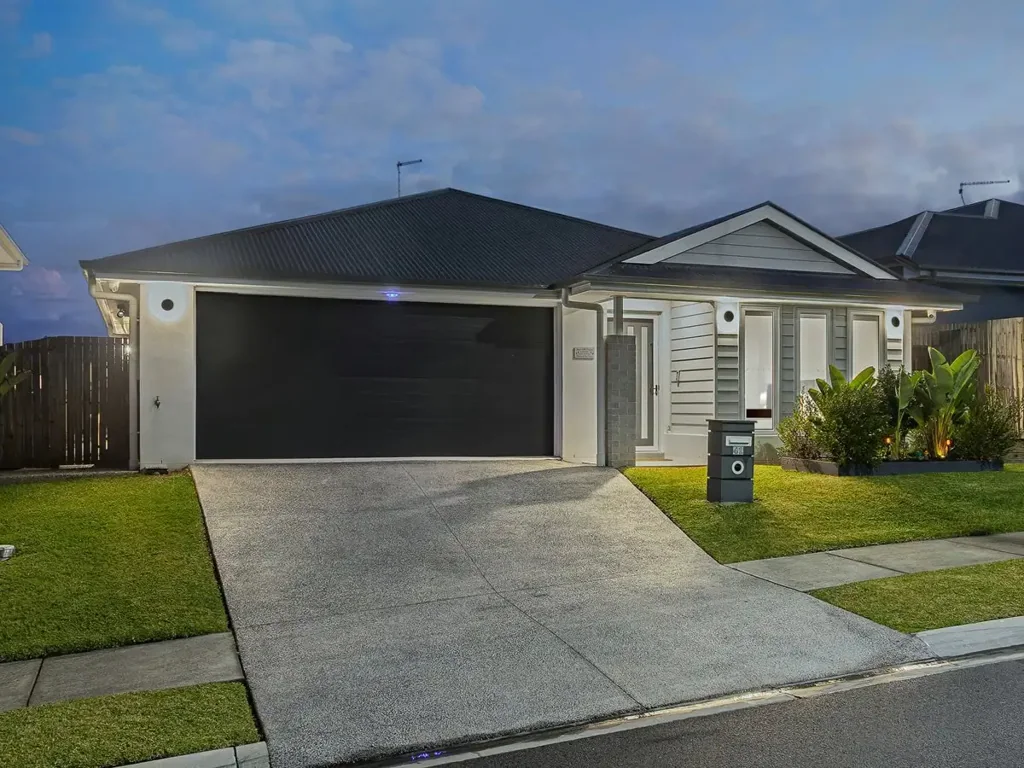 Park Ridge 4Kwarto Stylish & secure 4-bedroom home with flash finishes