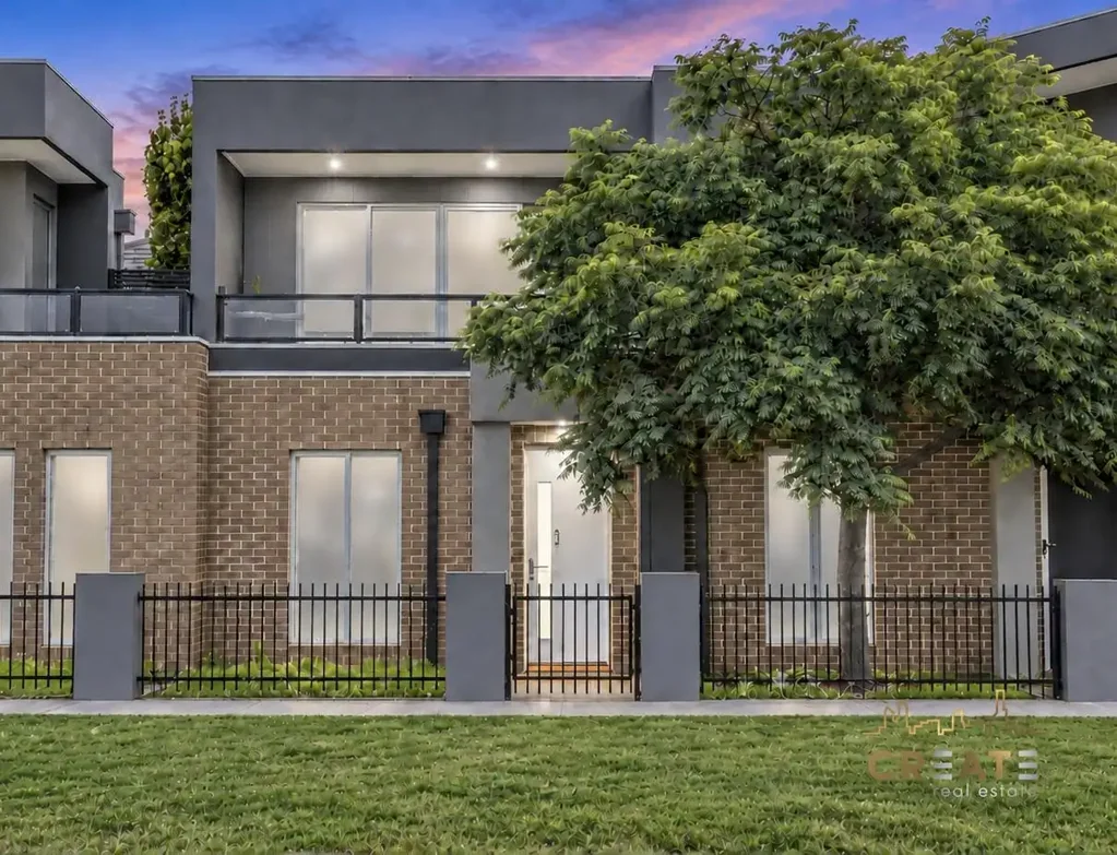 Sunshine North 2房 现代联排别墅生活，尽享宁静美景 Modern Townhouse Living with Relaxing Views