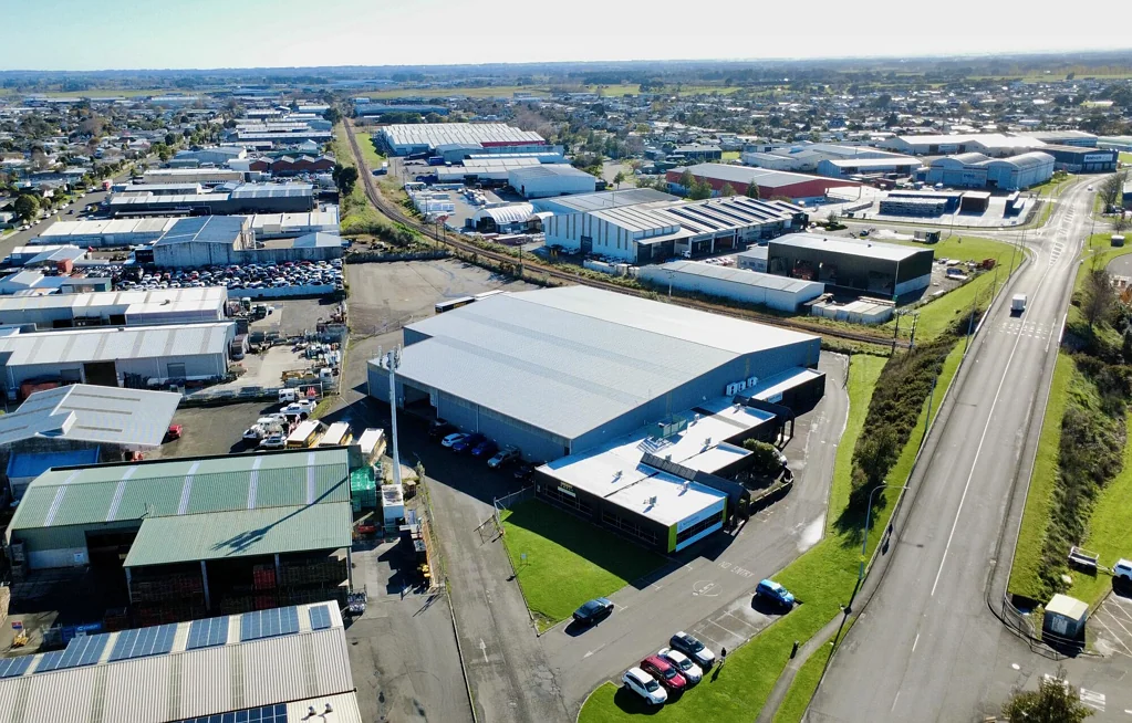 Roslyn Prime industrial warehouse, yard and office