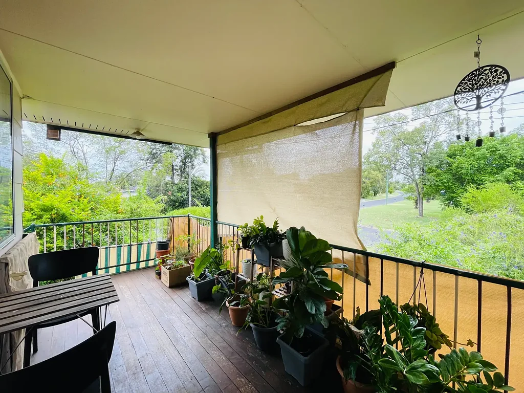 HIGHSET 4-BEDROOM, 1 BATHROOM HOUSE - CORNER ALLOTMENT!