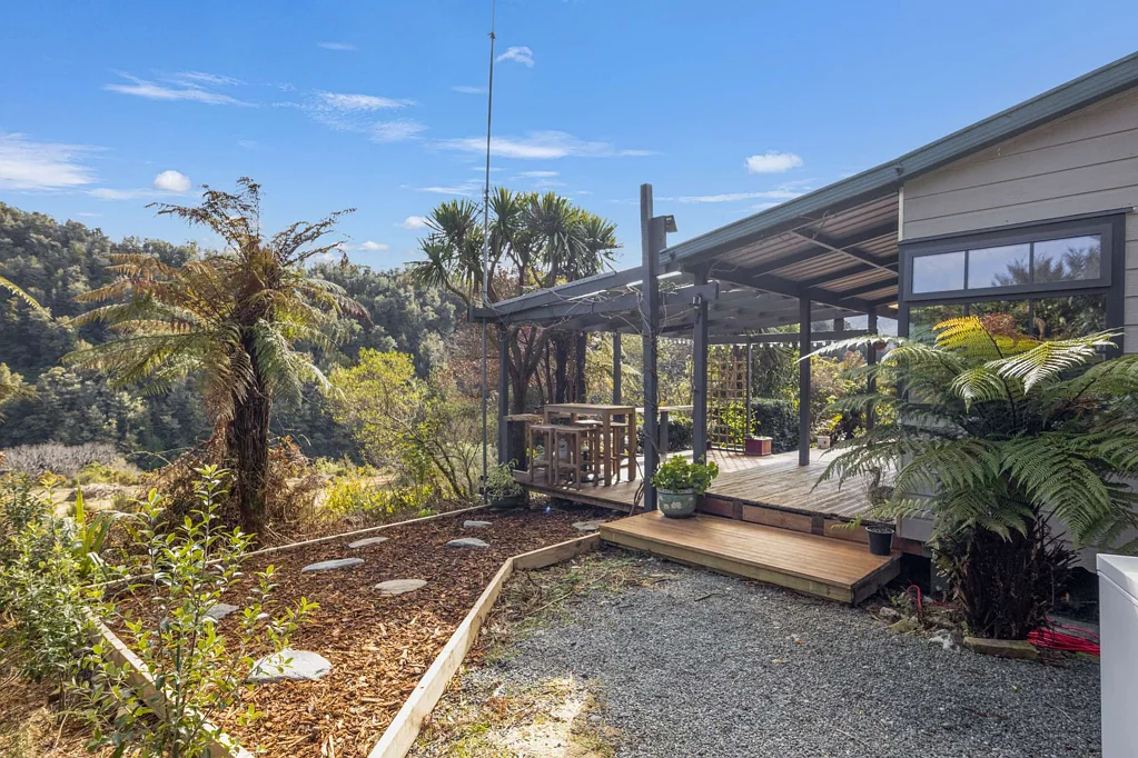 Westport 3ਬੈੱਡਰੂਮ Fully Off-Grid Home with Solar, Wind and Hydro