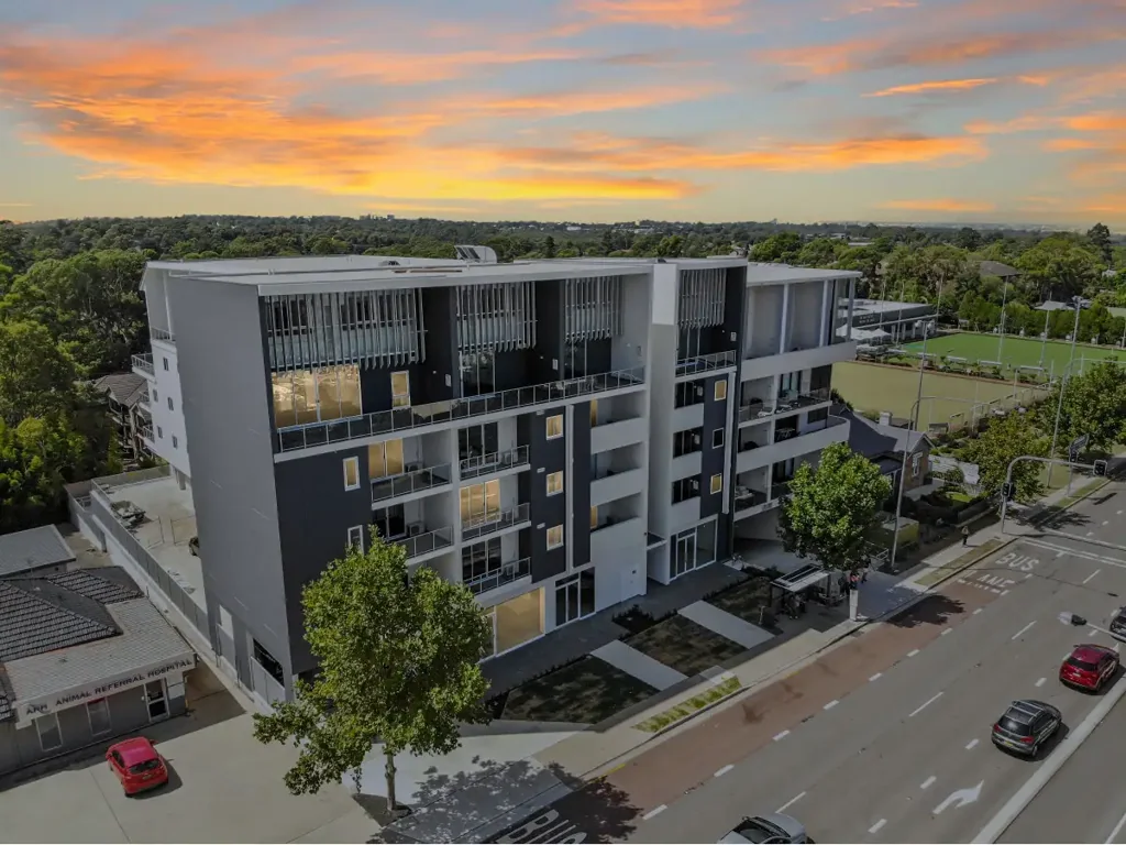 Modern 1 bedroom Apartment opposite Stockland's Baulkham Hills!!!
