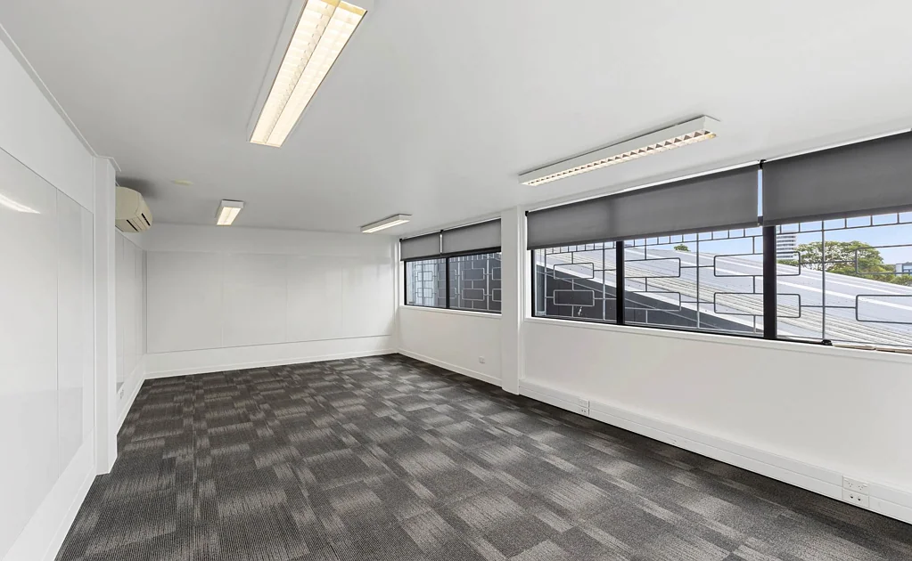 Ponsonby BOUTIQUE PONSONBY / THREE LAMPS OFFICE
