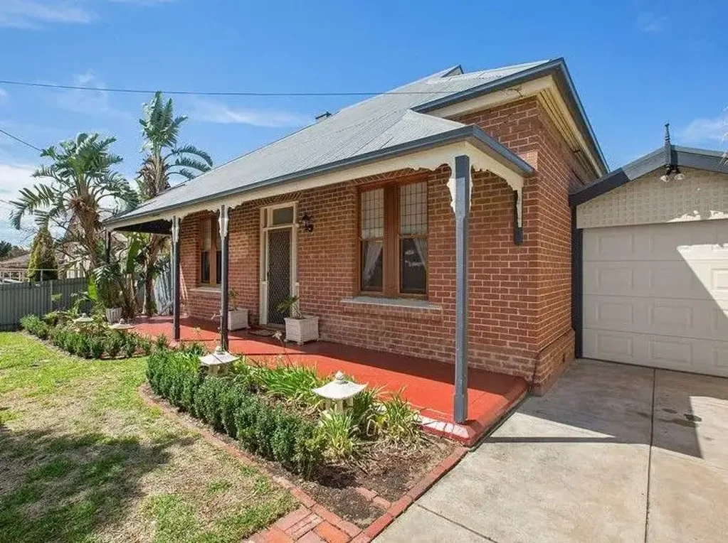 Queenstown 3બેડરૂમ Charming 1930s Character Home with Endless Potential