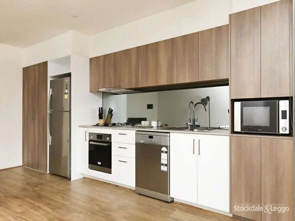 LARGE FURNISHED 3 BEDROOM APARTMENT, GREAT VIEWS!