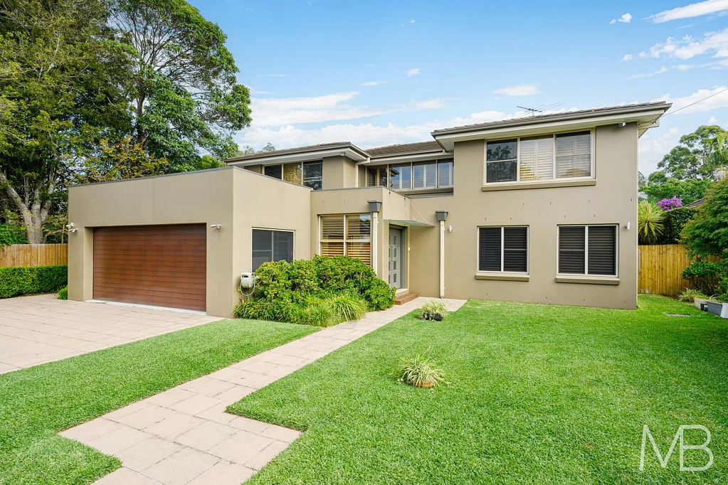 East Killara 5房 993平米阔地 21.6米临街面宽 豪华装修 12米泳池 学区房 私密庭院 现代厨房 双车库 GRAND TWO-STOREY RESIDENCE OFFERING SPACE & PRIVACY
