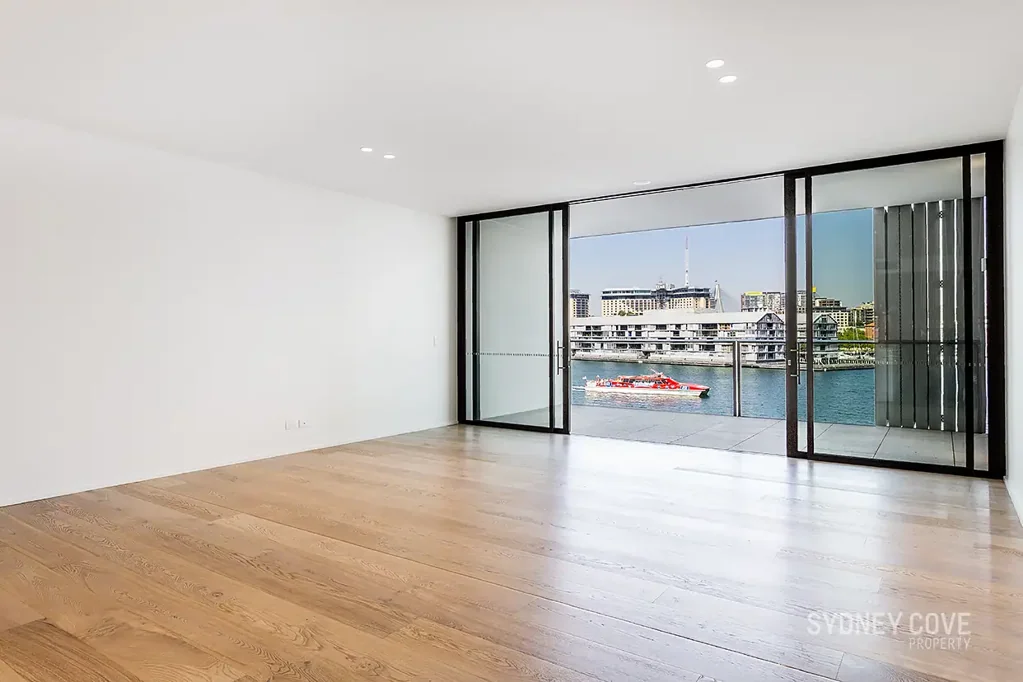 OUTSTANDING WATERFRONT APARTMENT | Unfurnished