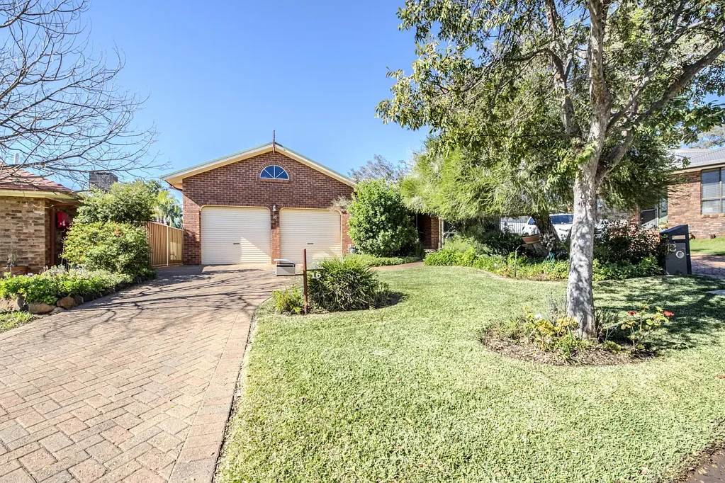 Dubbo 4ห้องนอน A Home of Charm, Space and Everyday Comfort