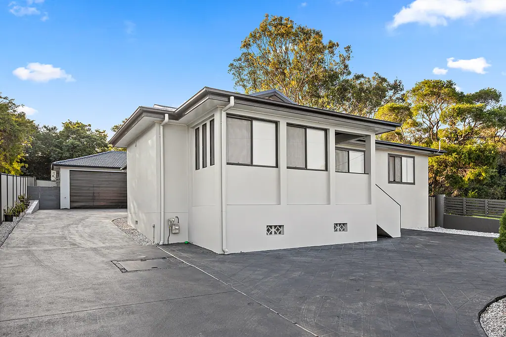 Unanderra 8Zimmer Two Properties ?Subdivision Potential!