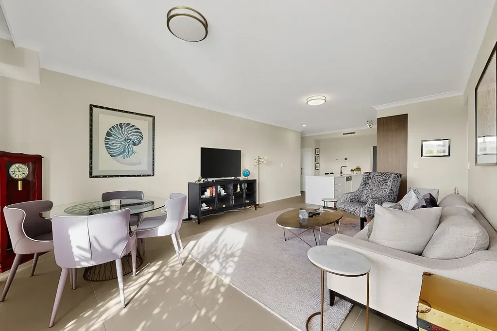 EXECUTIVE FULLY FURNISHED - DESIGNER INTERIORS