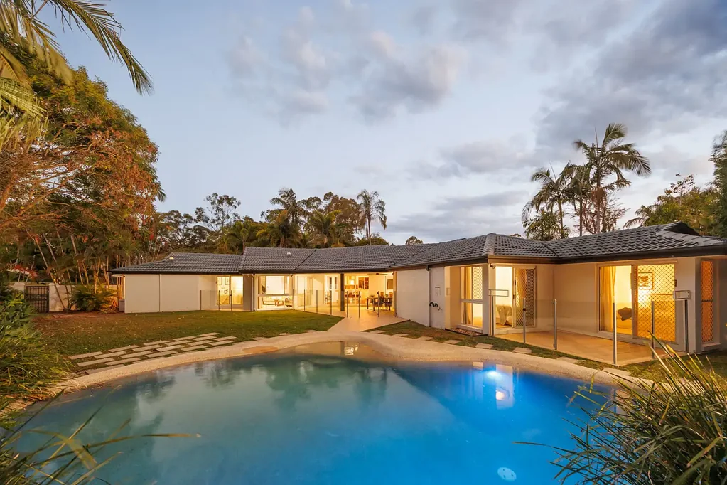 Kenmore Hills 4 Slaapkamer Parkside paradise, stylish single level sanctuary with options for multigenerational living