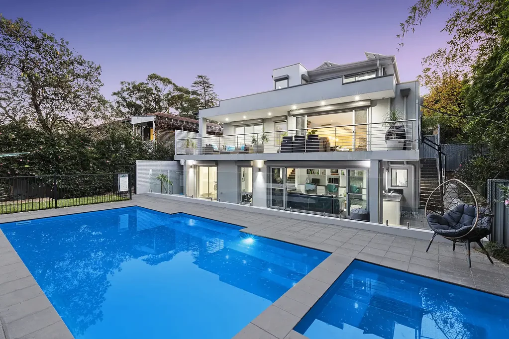 West Pymble 5ห้องนอน Stylish Family Sanctuary Offering Space and Serenity