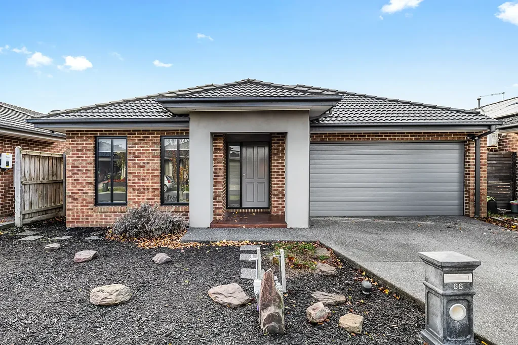 Modern Family Living in Prime Clyde Location