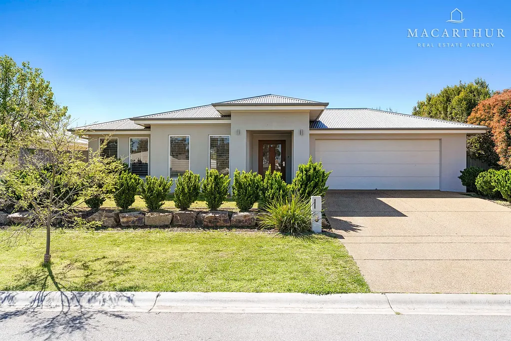 12 Yenda Avenue, Gobbagombalin, NSW 2650