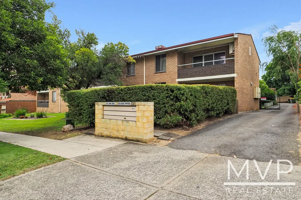 First Floor Apartment in a Complex With a Pool!
